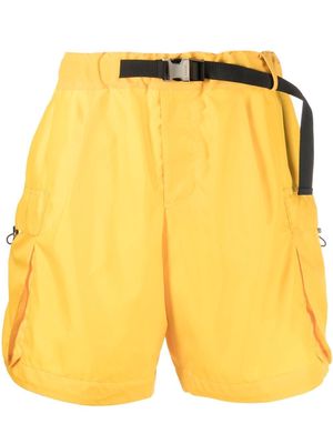 sacai belted cargo shorts - Yellow