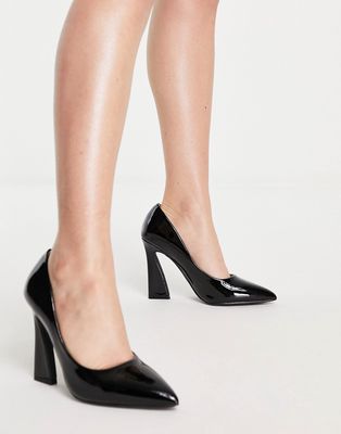 Glamorous high heel pumps in black patent