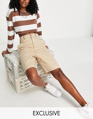 COLLUSION Unisex 90s cargo shorts in stone-Neutral
