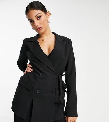 4th & Reckless Petite tie side blazer with front slit in black - part of a set