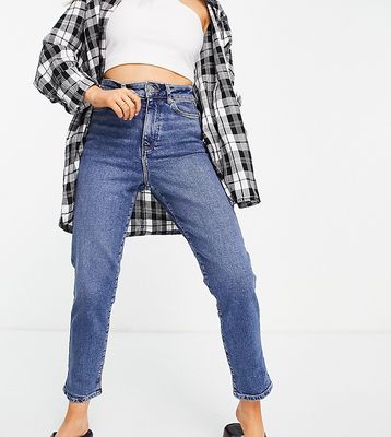 New Look Petite mom jean in mid blue-Blues
