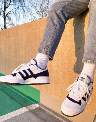 adidas Originals Forum Low sneakers in white and shadow navy