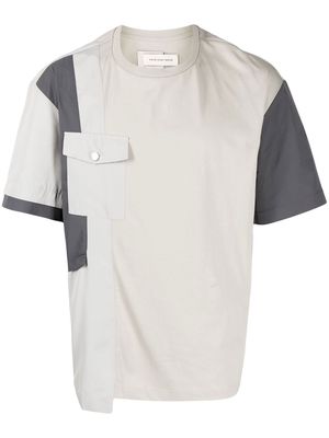 Feng Chen Wang panelled flap-pocket T-shirt - Grey