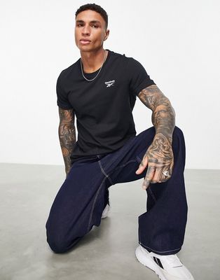 Reebok small logo tee in black