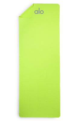 Alo Grounded No-Slip Towel in Highlighter
