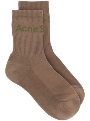 Acne Studios ribbed-knit socks - Brown