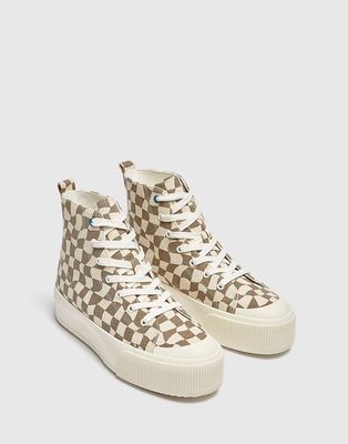 Pull & Bear high top check sneakers in brown and white