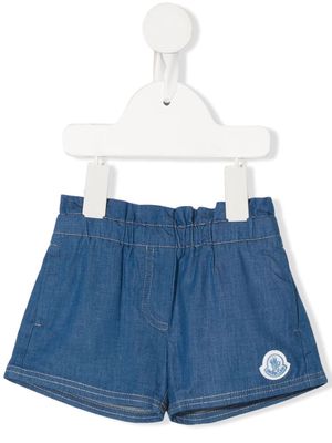 Moncler Enfant logo-patch detail denim shorts - Blue
