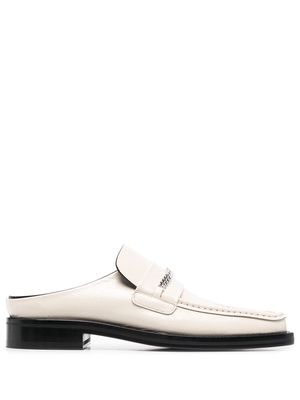 Martine Rose chain-detail mule loafers - Neutrals