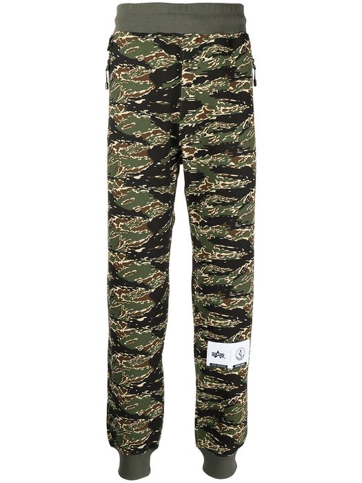 izzue camouflage print tracksuit bottoms - Green