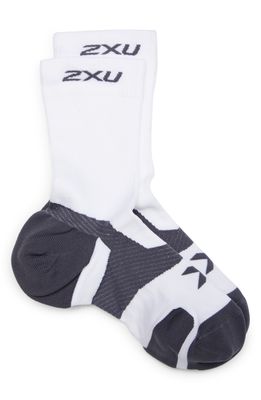2XU Vectr Cushion Crew Socks in White/Grey