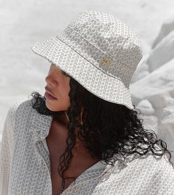 4th & Reckless x Loz Vassallo alice linen bucket hat in cream and white-Multi