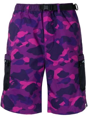 A BATHING APE® BAPE camouflage-print cargo shorts - Purple