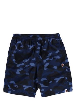 A BATHING APE® camouflage-pattern swim shorts - Blue