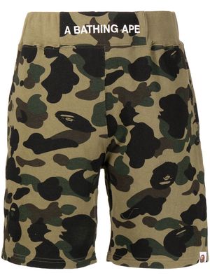 A BATHING APE® camouflage-print Bermuda shorts - Green