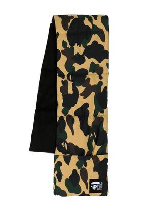 A BATHING APE® camouflage-print padded scarf - Brown