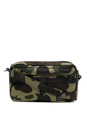 A BATHING APE® camouflage-print shoulder bag - Green