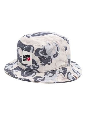 A BATHING APE® logo-patch jacquard bucket hat - Neutrals