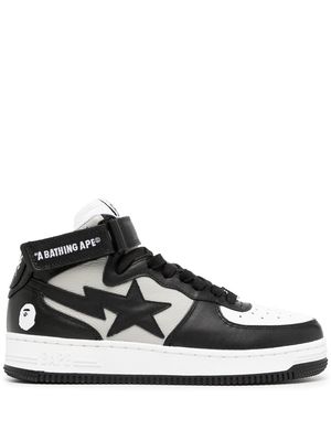 A BATHING APE® logo-patch leather sneakers - Black