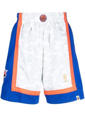 A BATHING APE® New York Knicks NBA shorts - Multicolour