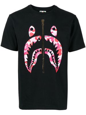 A BATHING APE® signature shark-print T-shirt - Black