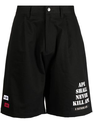 A BATHING APE® slogan-print bermuda shorts - Black