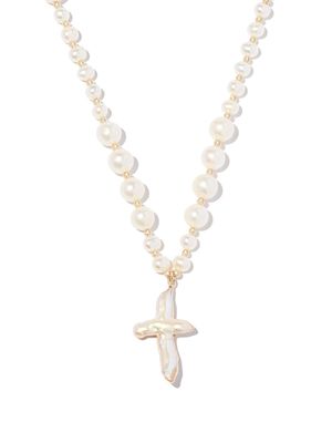 A Sinner in Pearls 18kt yellow gold pearl cross pendant necklace