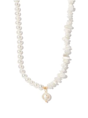 A Sinner in Pearls pearl half beaded charm necklace - White