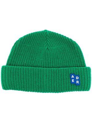 Ader Error logo-patch ribbed-knit beanie - Green
