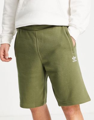 adidas Originals Essentials shorts in focus olive-Green