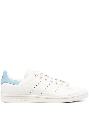 adidas perforated low-top leather sneakers - White