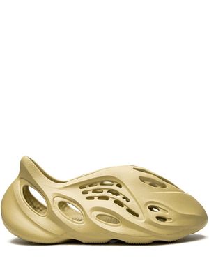 adidas Yeezy YEEZY Foam RNNR "Sulfur" sneakers - Brown