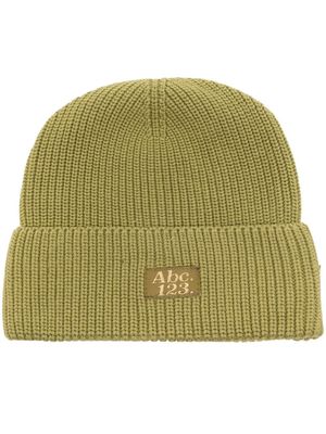 Advisory Board Crystals logo-patch ribbed-knit beanie - Green
