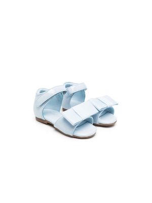 Age of Innocence bow-detail patent-leather sandals - Blue
