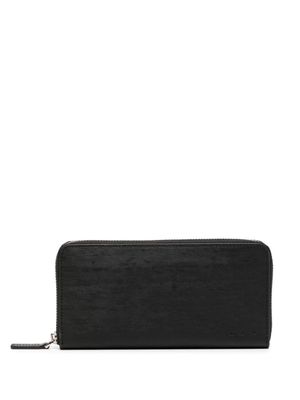 agnès b. embossed-leather zip-up wallet - Black