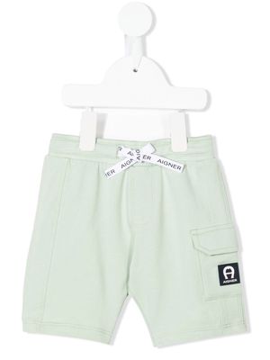 Aigner Kids logo-patch cargo shorts - Green