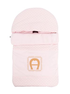 Aigner Kids logo-print padded sleep bag - Pink