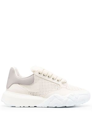 Alexander McQueen chunky lace-up sneakers - Neutrals