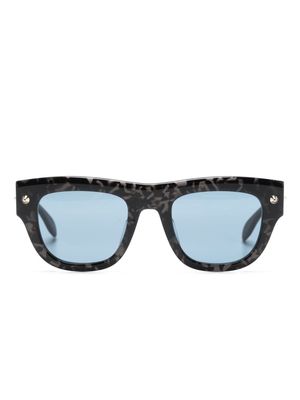 Alexander McQueen Eyewear stud-detailed tinted sunglasses - Black