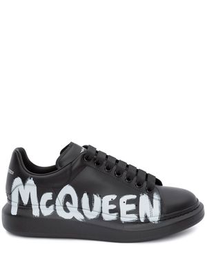 Alexander McQueen graffiti-logo print leather sneakers - Black