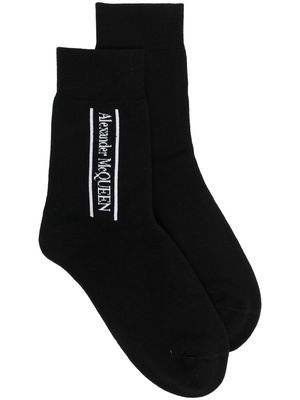 Alexander McQueen logo intarsia-knit ankle socks - Black