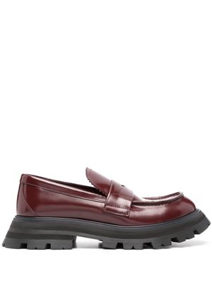 Alexander McQueen ridged-sole leather loafers - Red