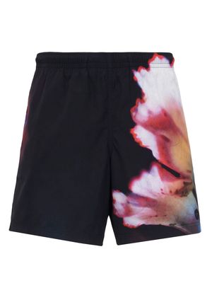 Alexander McQueen Solarised Flower swim shorts - Black
