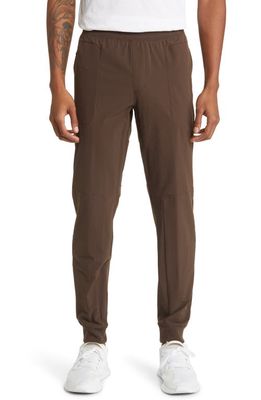 Alo Co-Op Pocket Tapered Joggers in Espresso