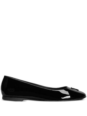 AMI Paris logo-embossed leather ballerina shoes - Black