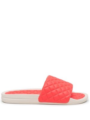 APL: ATHLETIC PROPULSION LABS Lusso padded quilted slides - Pink