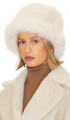 Apparis Gilly Hat in White.