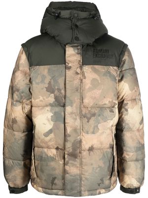 Armani Exchange camouflage-print hooded puffer jacket - Green