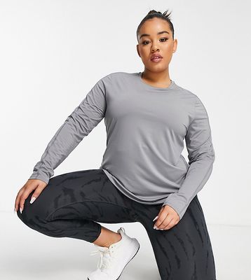 ASOS 4505 Curve all sports long sleeve top with back seam detail-Gray