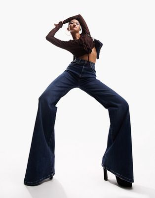 ASOS DESIGN '70s' power stretch flared jeans-Blue